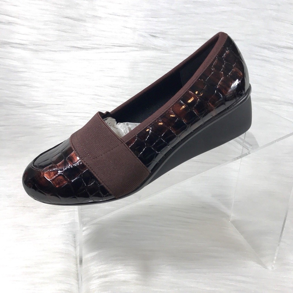 Ros Hommerson Women's Wedge Loafers Brown Croc Prints Patent Leather Size 7 WW